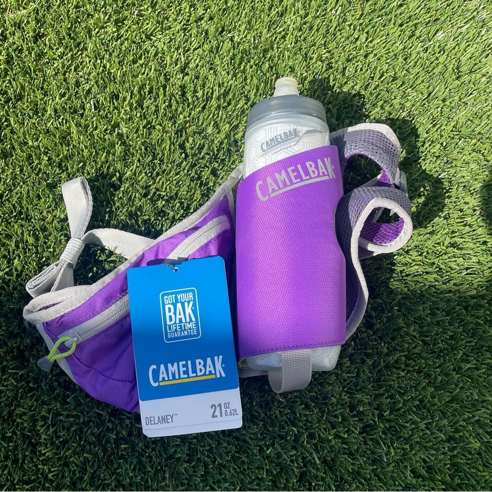 NWT Camelbak Delaney Running Belt Pack 21-Ounce water bottle.
